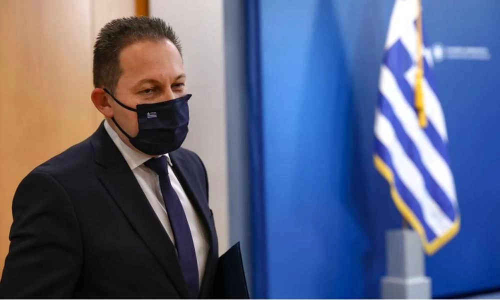 Πέτσας: Να γυρίσουν άμεσα από τις διακοπές γονείς και παιδιά